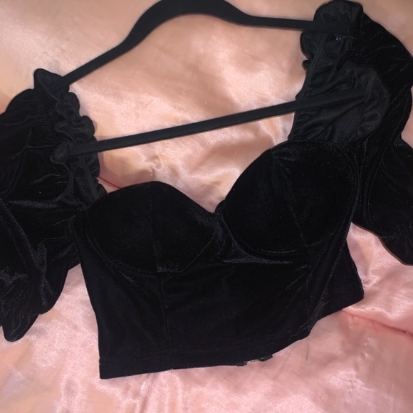 Black Crop Top - Picture 4 of 6